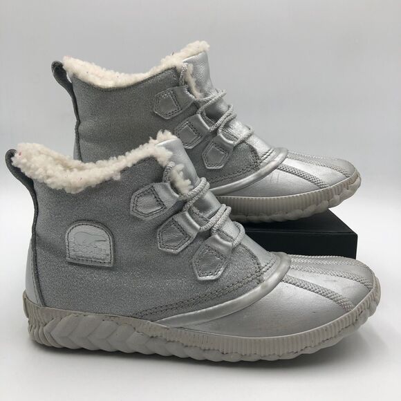 Sorel Silver Ankle Boots Disney Frozen Women’s 9 Waterproof Hiking shoes sparkly - Picture 2 of 16